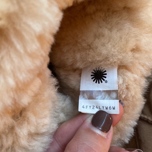 Kids Ugg boots with side bow, CHESTNUT color to be exact. - Picture 6 of 7